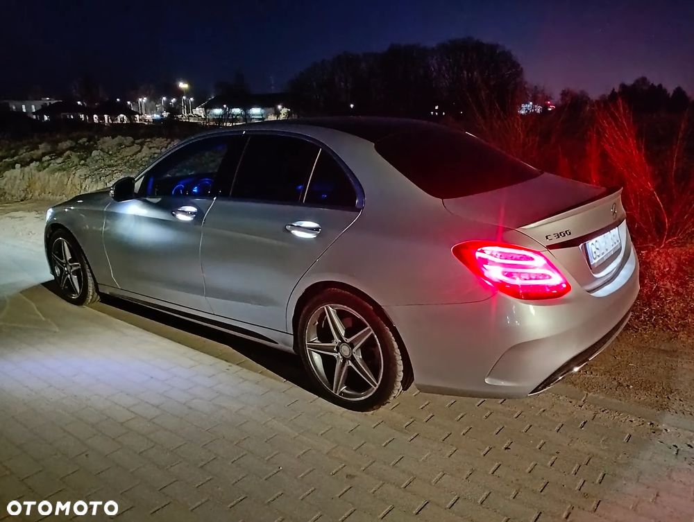 Mercedes-Benz Klasa C 300 7G-TRONIC AMG Line - 25