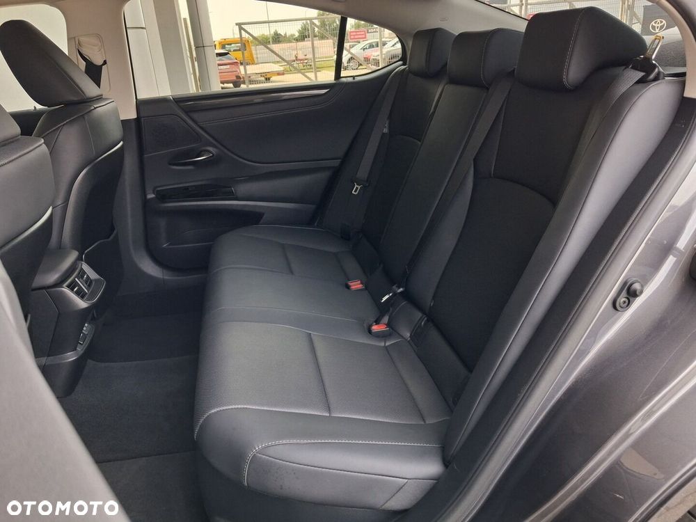 Lexus ES 300h Business Edition - 18