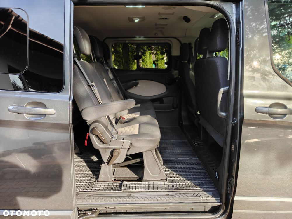 Ford Tourneo Custom - 36
