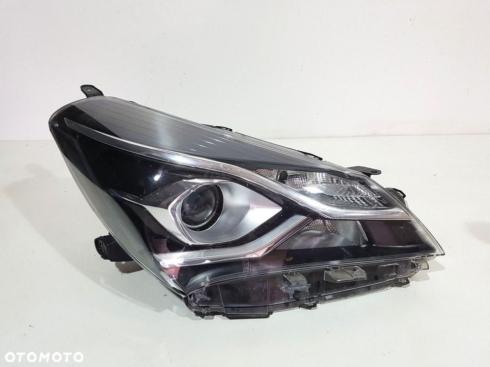 TOYOTA YARIS III 3 LIFT LAMPA PRZÓD PRZEDNIA PRAWA EUROPA ORYGINAŁ - 1