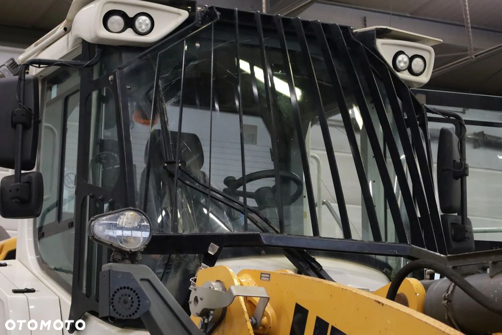 Osłona kabiny Liebherr 566 (przód) osłona kabiny, osłona przedniej szyby - 1
