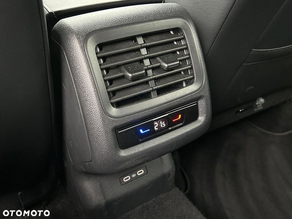 Volkswagen T-Roc 1.5 eTSI R-Line DSG - 37