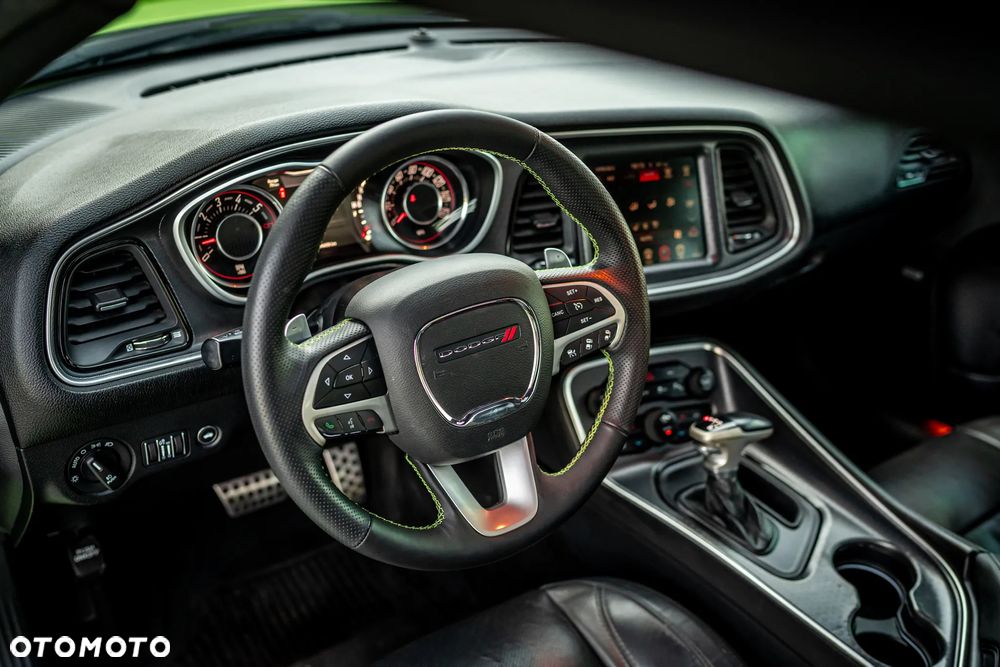 Dodge Challenger - 16