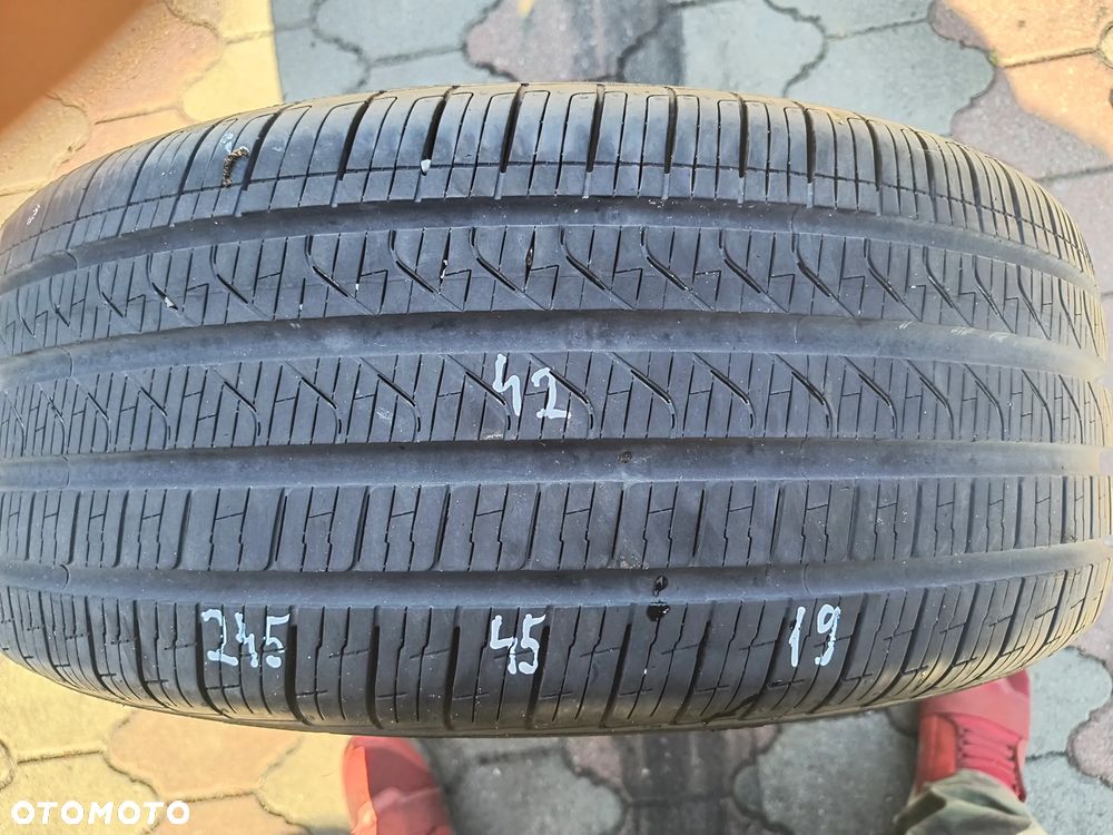 Pirelli 245/45/19 nr 42