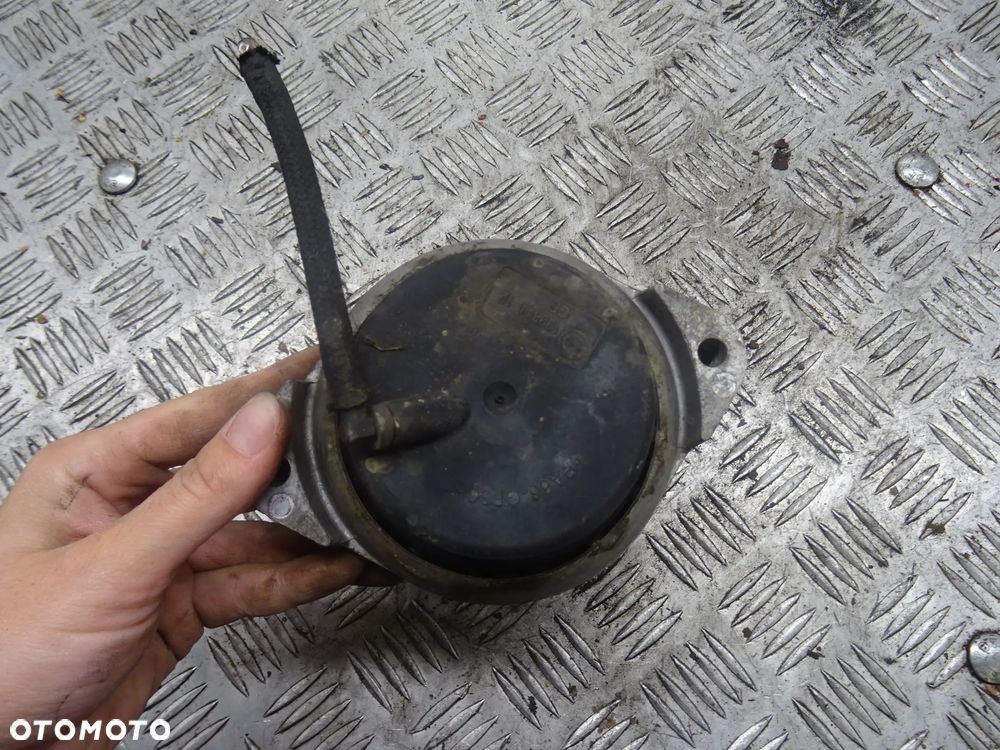 BMW E87 04-07 2.0B ŁAPA PODUSZKA SILNIKA 13981112 - 4