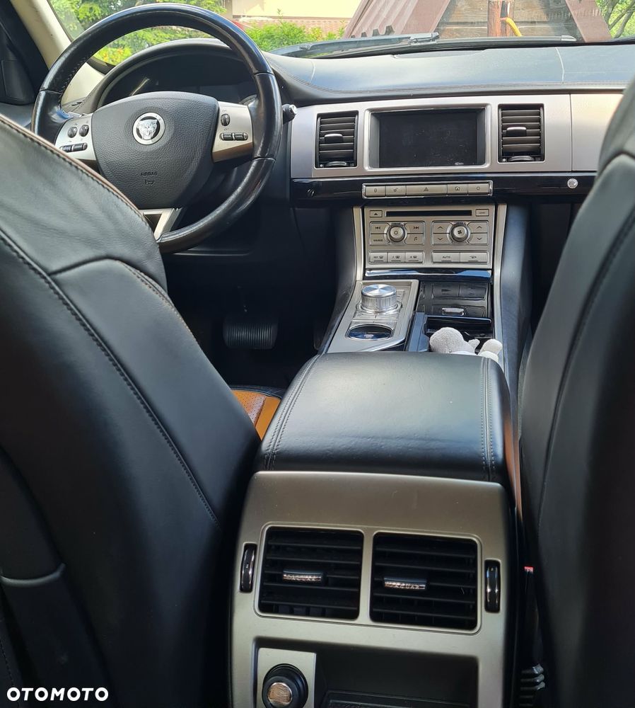 Jaguar XF 3.0 V6 D Luxury - 6