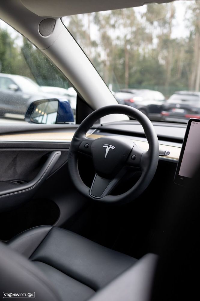 Tesla Model Y Standard RWD - 10