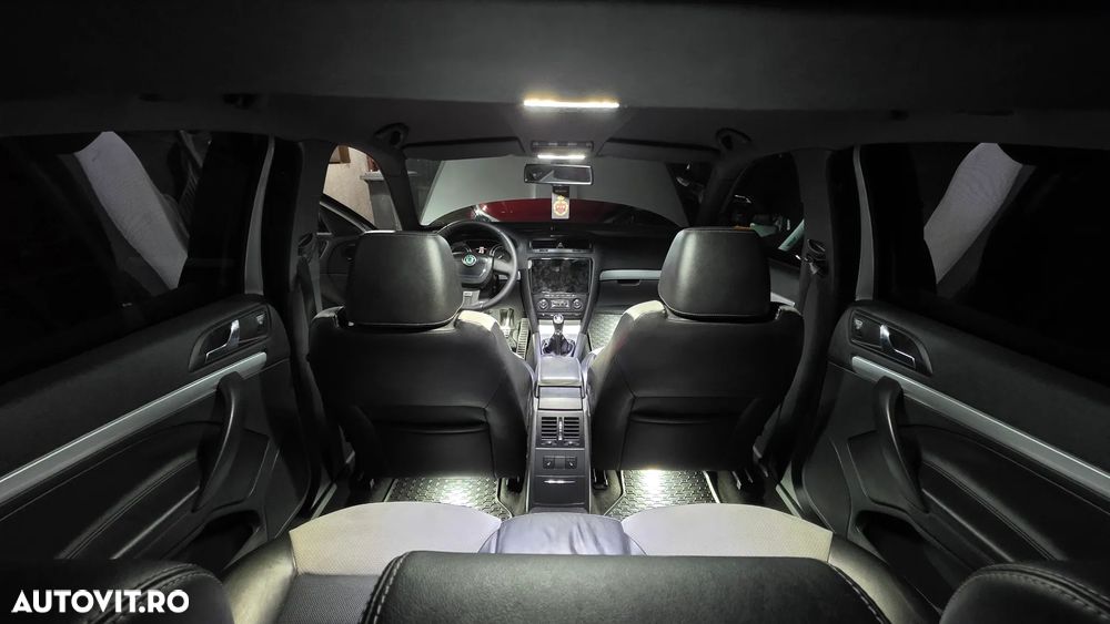 Skoda Octavia 2.0 TDI RS - 9