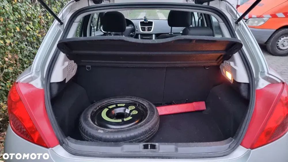 Peugeot 207 1.4 16V Presence - 24