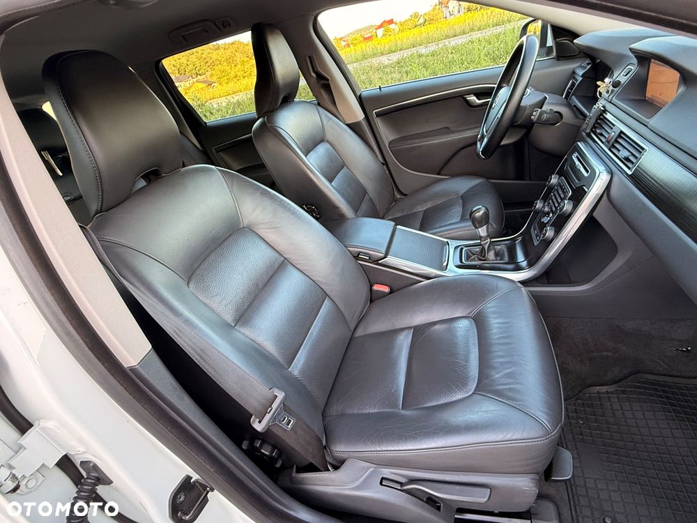 Volvo V70 D3 Momentum - 24