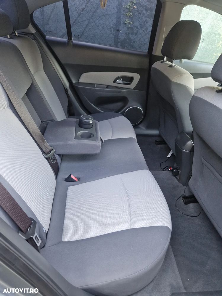 Chevrolet Cruze 1.6 BASE G1 - 10