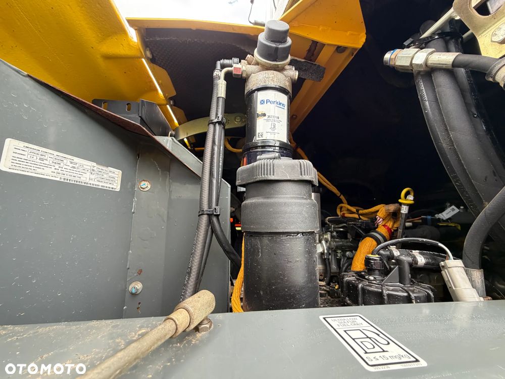 Wacker Neuson DW90 Wozidło 4x4 OBROTOWE.  9 ton ładowność z Pełną kabiną.  1799 mtg 2022 rok. Jak nowe z salonu PERKINS turbo silnik 4cylindry! Pochodzi z Norweskiego Gospodarstwa Ziemniaczanego! Pełne sterowanie dżojstik REWERS HYDROSTATIC. Ogrzewana wentylowana Kabina Opony zero zużycia. Aktualna DEKRA. Kamery wysokiej jakośći! Zero luzów i wycieków. Szybka wolna jazda. Wielka Okazja. Oświetlenie pełne Fabryczne. Hak. Podzespoły dosłownie Nowe! Lokalizacja NOWY SĄCZA - 14