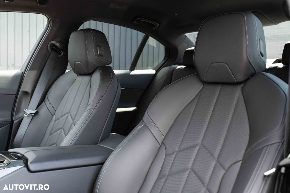 BMW Seria 5 520i AT MHEV - 25