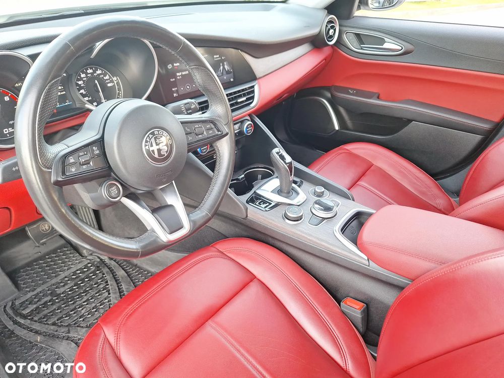 Alfa Romeo Giulia 2.0 Turbo 16V AT8-Q4 Ti - 9