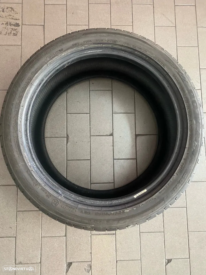 2 Pneus 255/40/18 Bridgestone Potenza S001 RFT com mais de 75% de piso - 2