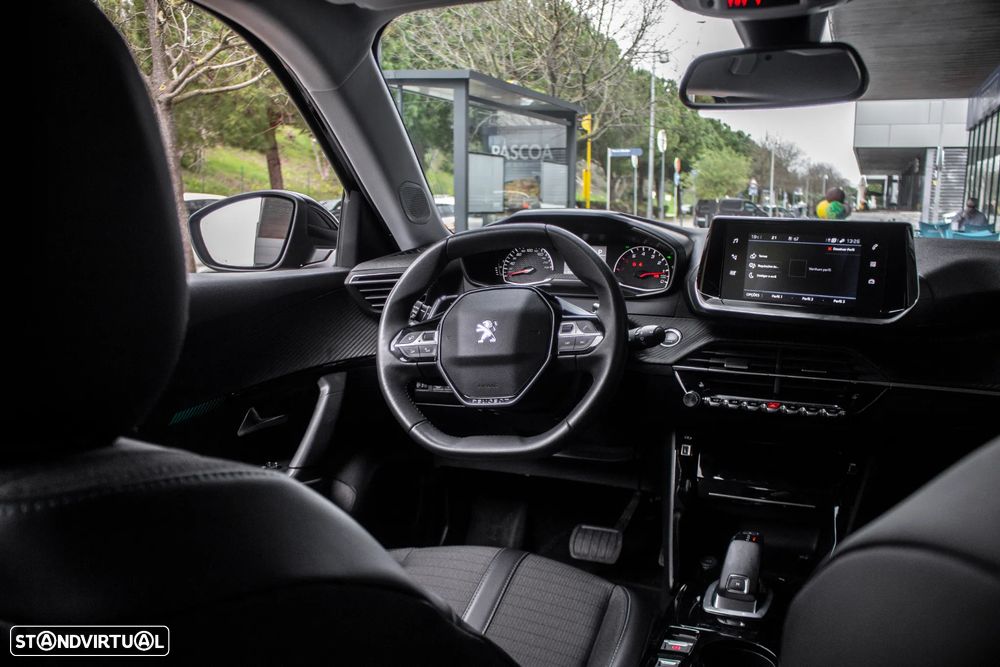Peugeot 2008 1.2 PureTech Allure EAT8 - 29