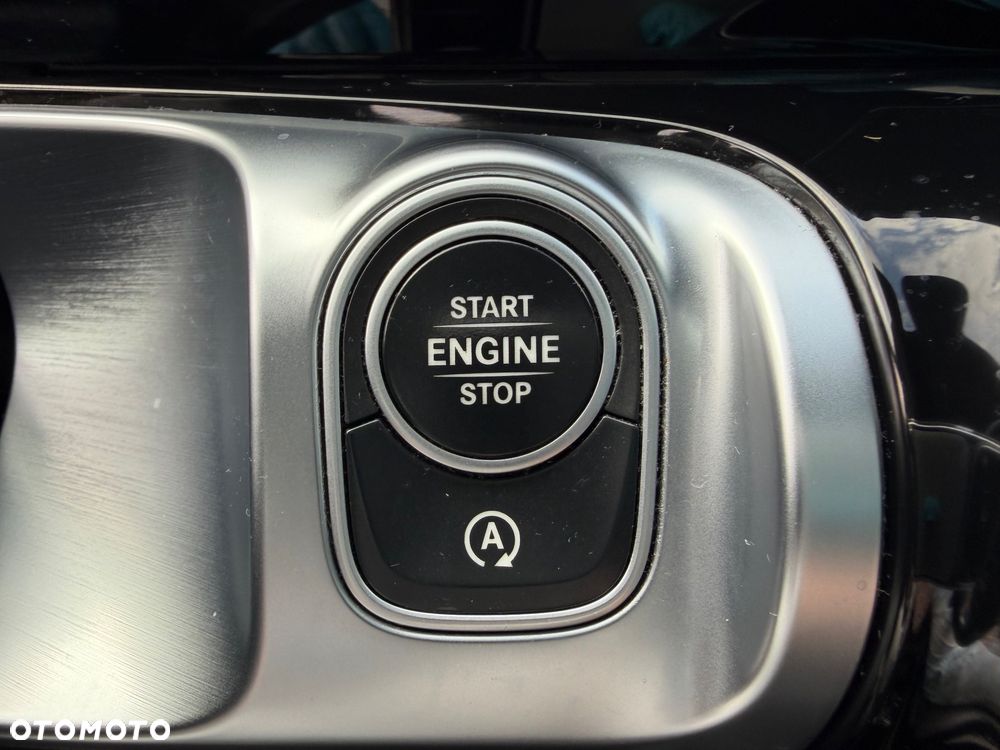 Mercedes-Benz GLB 200 7G-DCT - 34