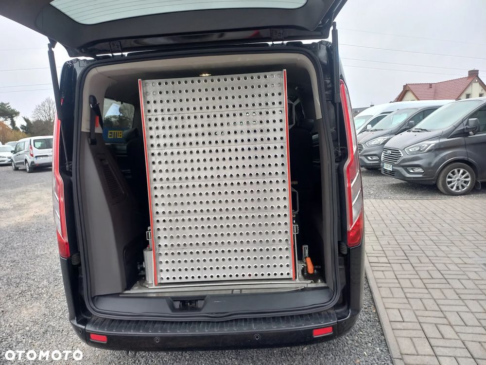 Ford Tourneo Custom - 34