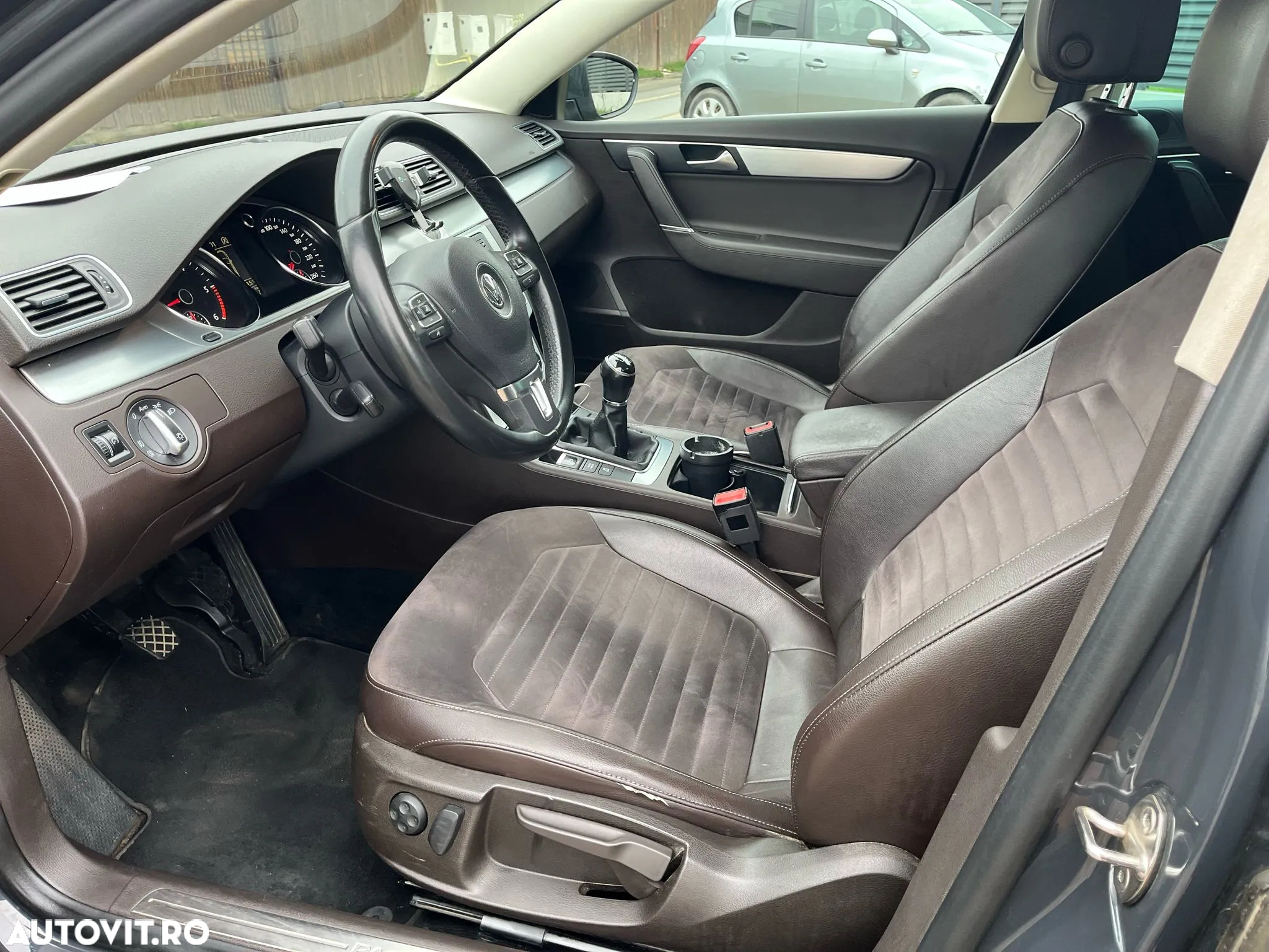 Volkswagen Passat Variant 2.0 TDI BlueMotion Technology Highline - 11