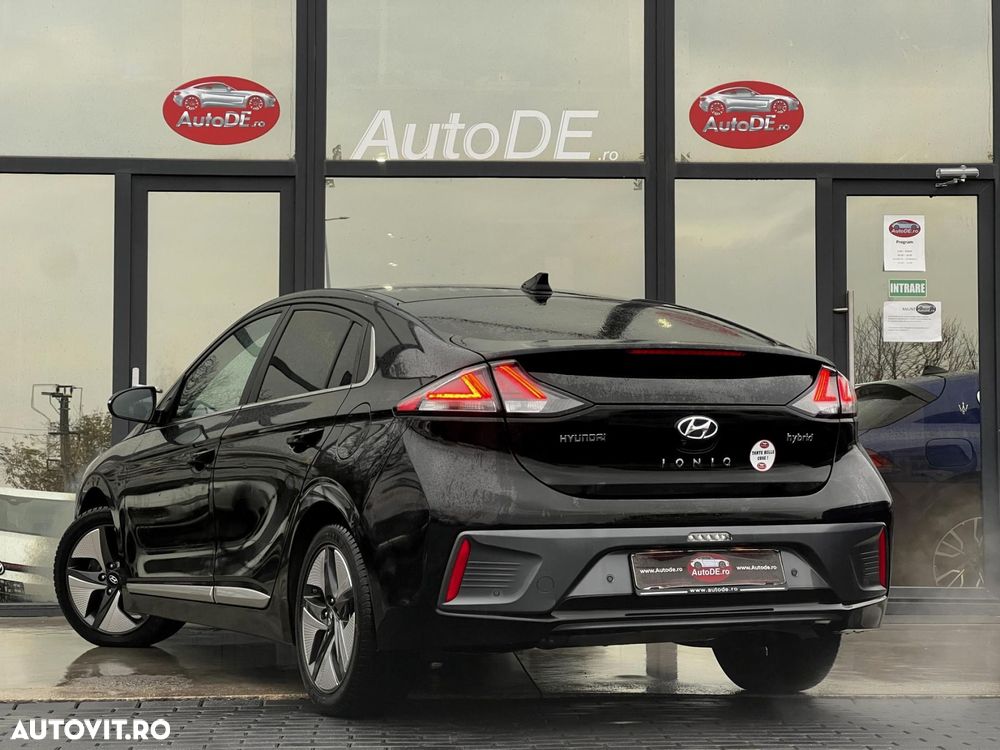 Hyundai IONIQ - 3