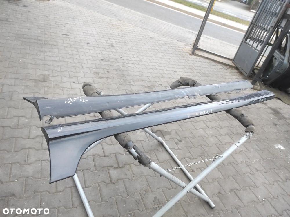 PRÓG PROGI NAKŁADKI LISTWY VW GOLF 5 3 DRZWI 1K3 R32 GTI KOMPLET 1K3853859D 1K3853860D CZARNE LAKIEROWANE WYSYŁKA !!!! - 2
