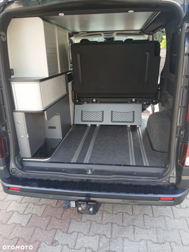 Renault Trafic 2.0 dCi - 11