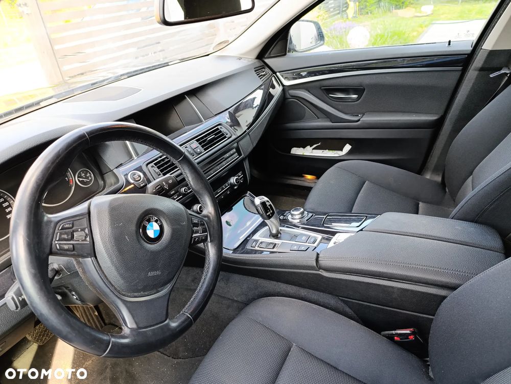 BMW Seria 5 528i xDrive - 2