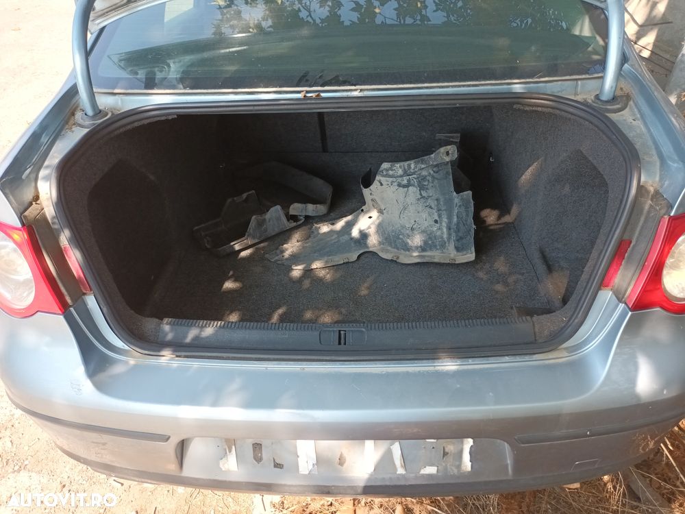 Dezmembrari  VW PASSAT B6  2005  > 2010 2.0 TDI Motorina - 19