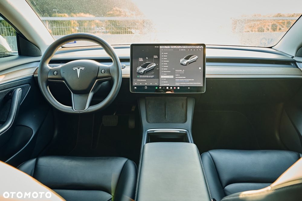 Tesla Model 3 - 11