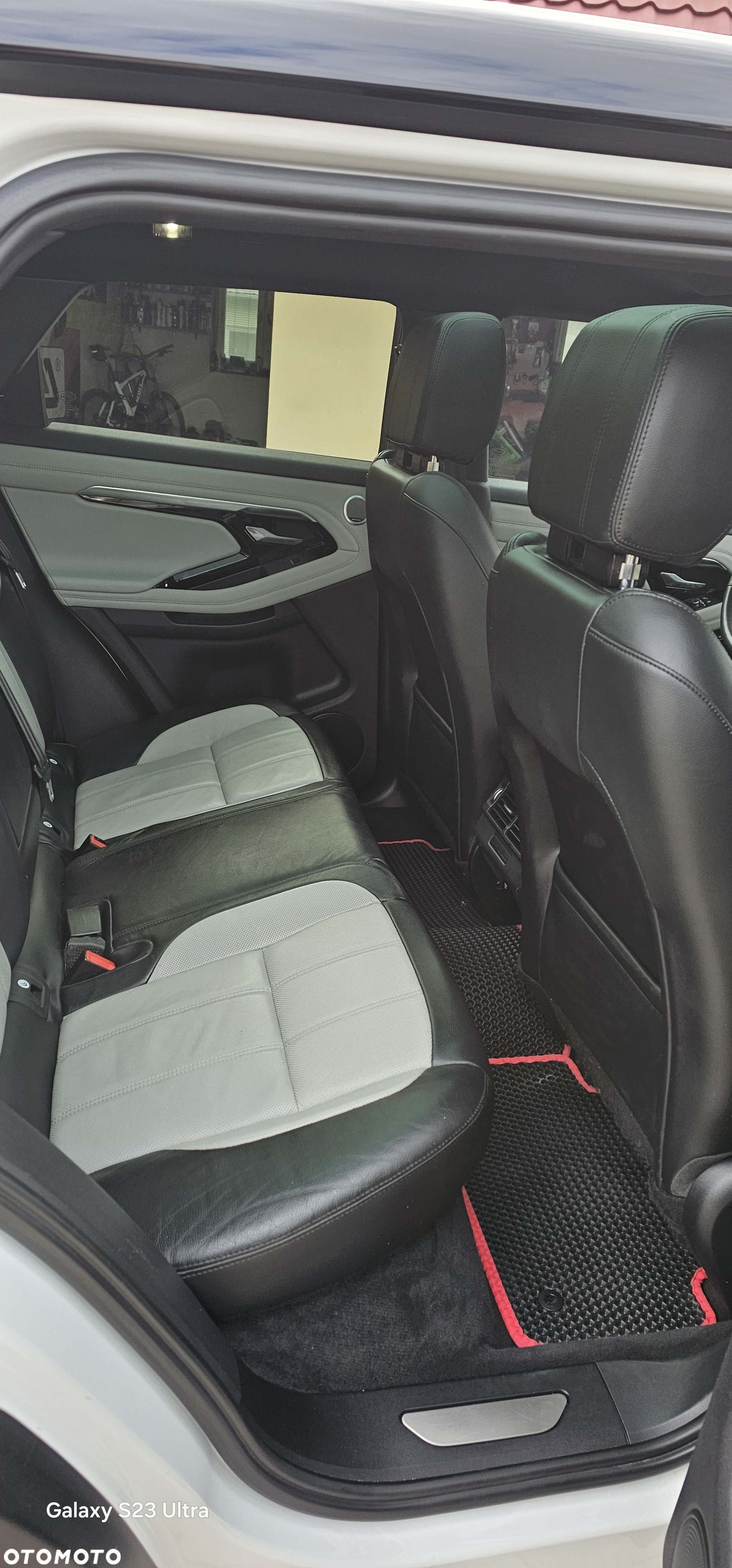 Land Rover Range Rover Evoque P300 R-Dynamic - 21
