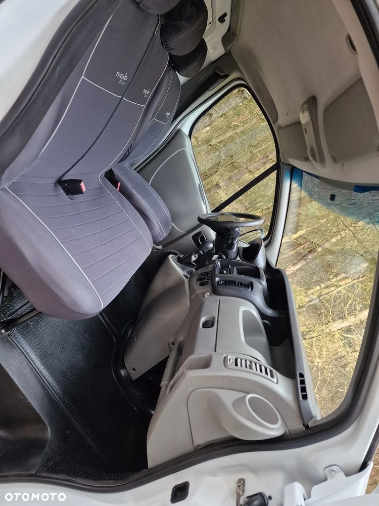 Renault Trafic - 18