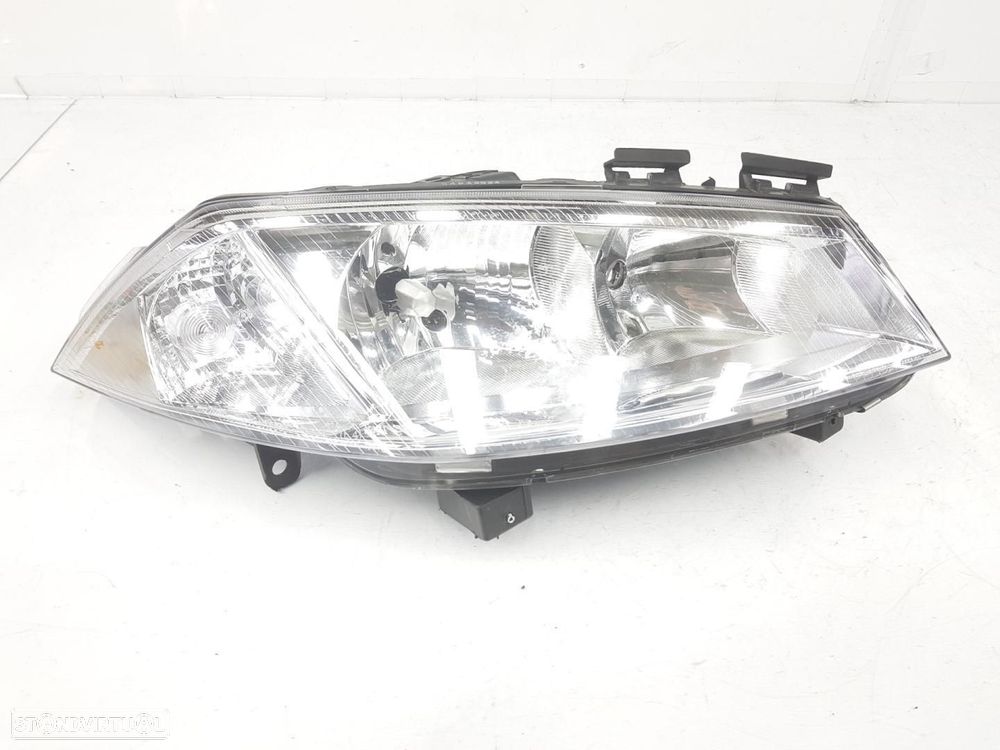 FAROL DIREITO RENAULT MEGANE II BERLINA 5P - 1