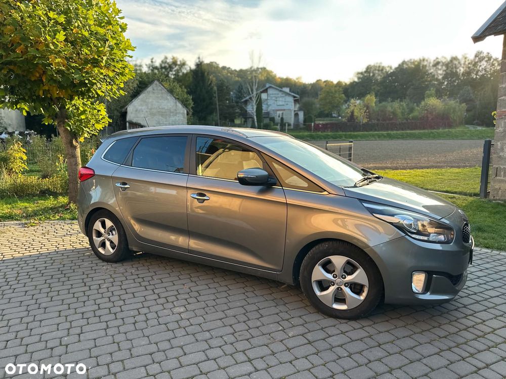 Kia Carens - 2