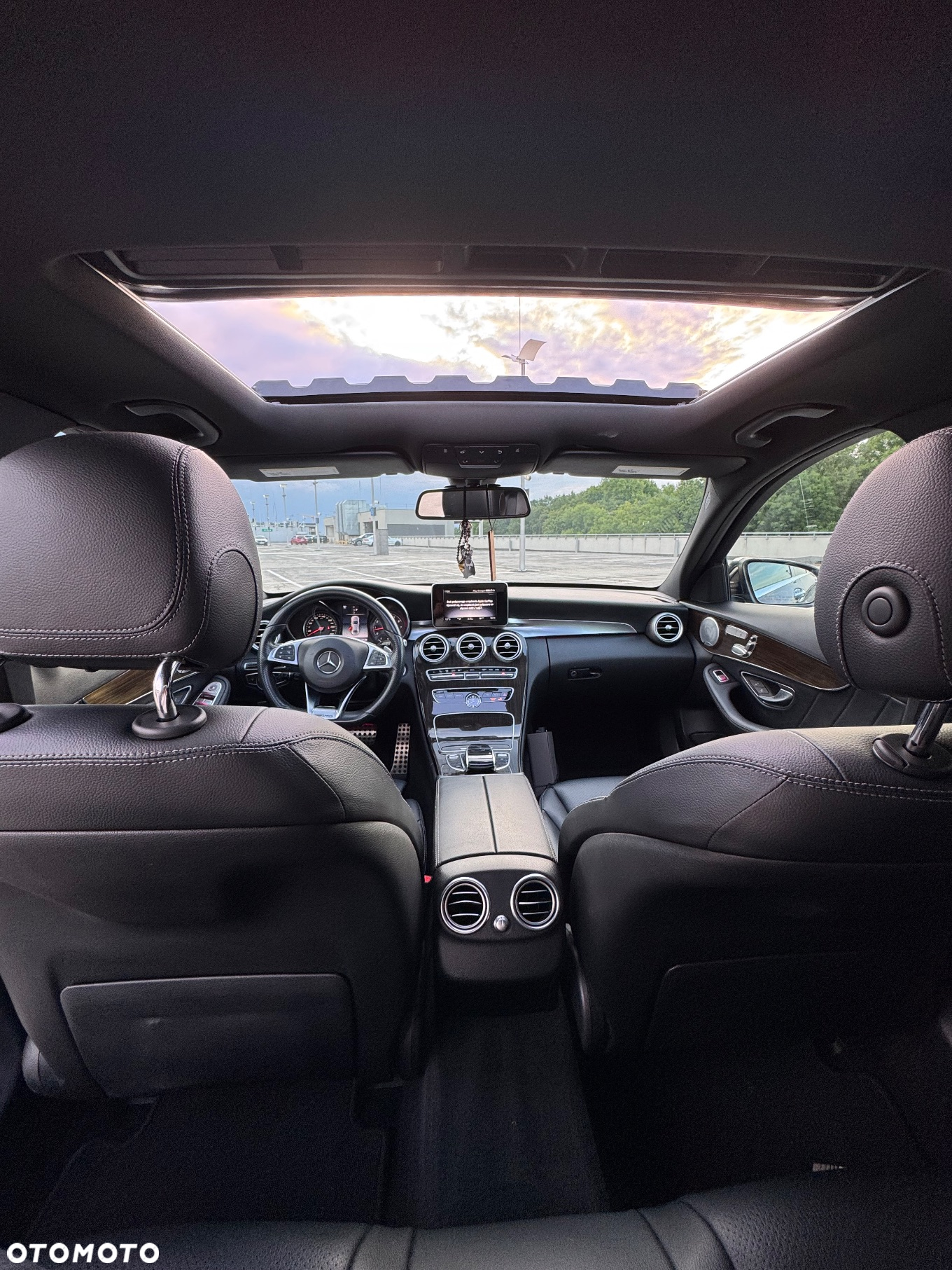 Mercedes-Benz Klasa C 300 T 9G-TRONIC AMG Line - 12