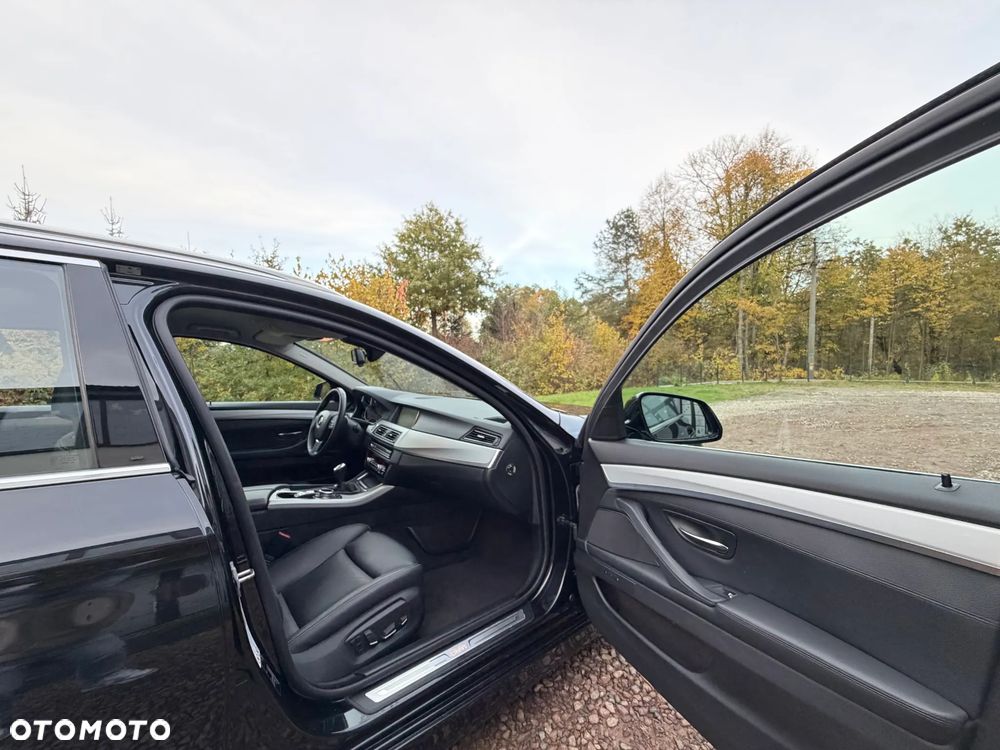 BMW Seria 5 528i Luxury Line - 25