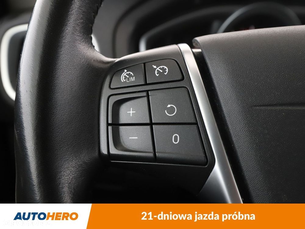 Volvo V40 - 25