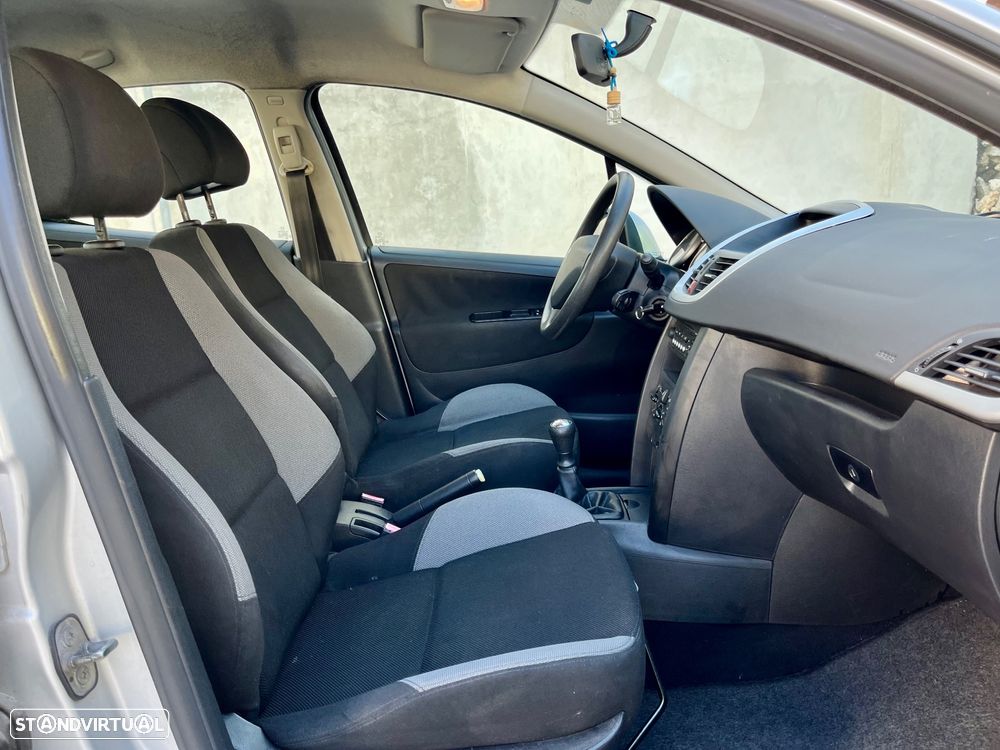 Peugeot 207 1.4 16V Trendy - 30