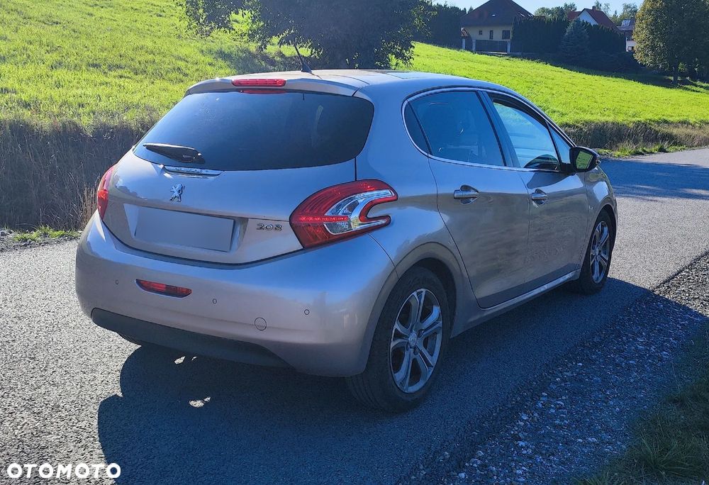Peugeot 208 2012 photo 4