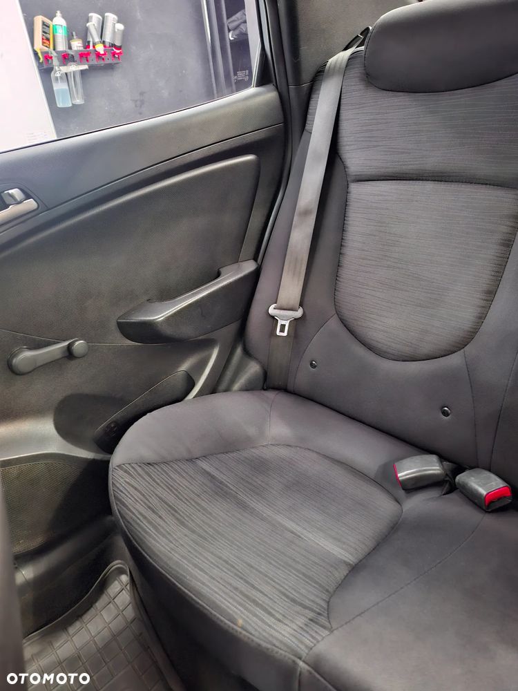Hyundai Accent - 10