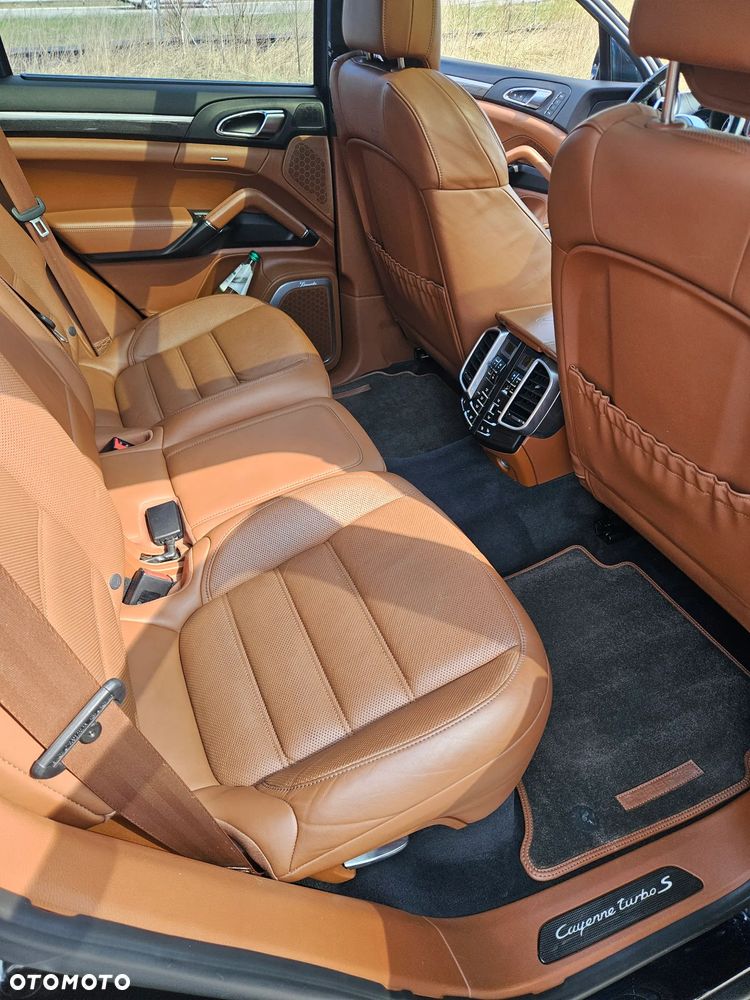 Porsche Cayenne - 15
