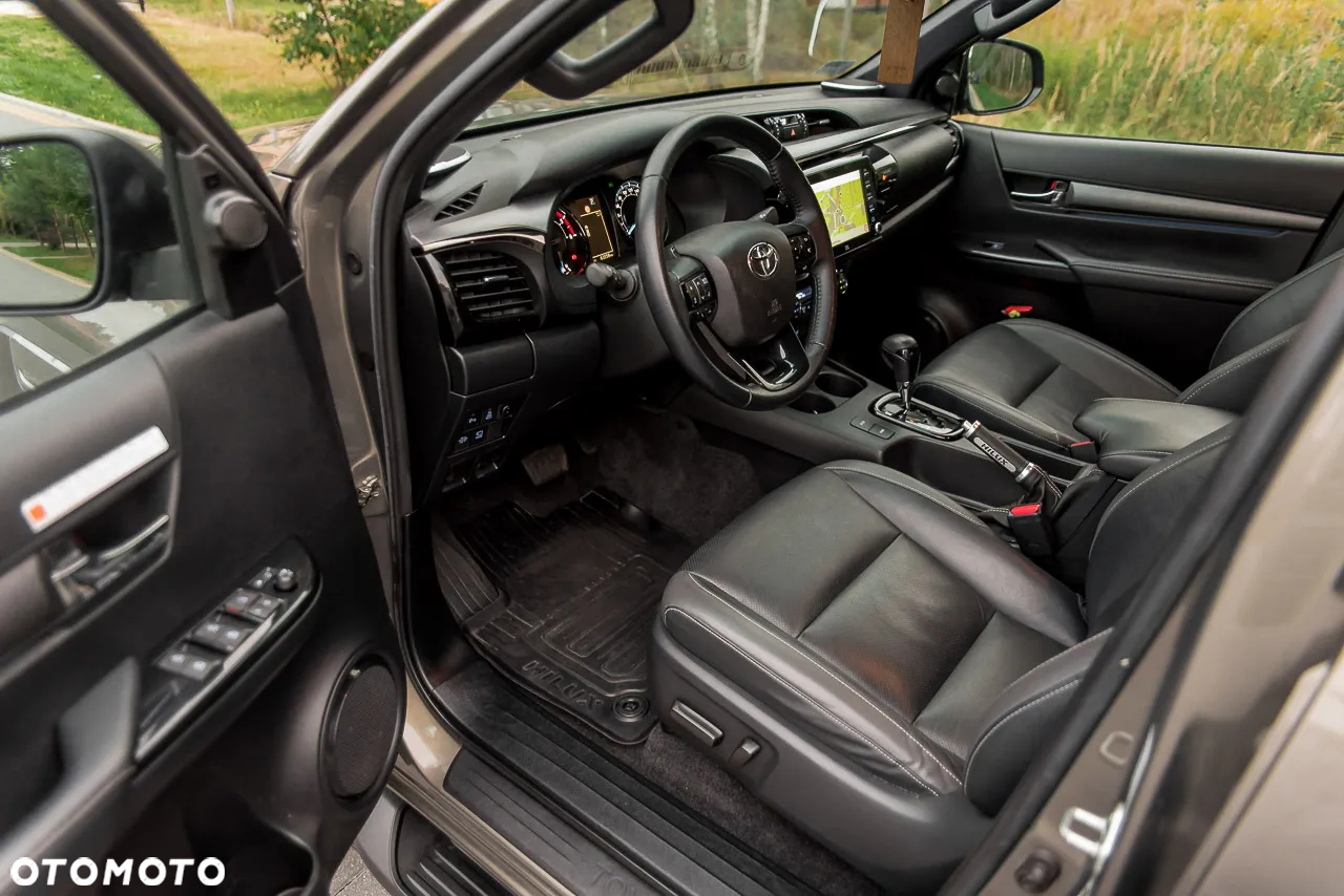 Toyota Hilux 2.8 D-4D Double Cab Invincible Sport 4x4 - 28