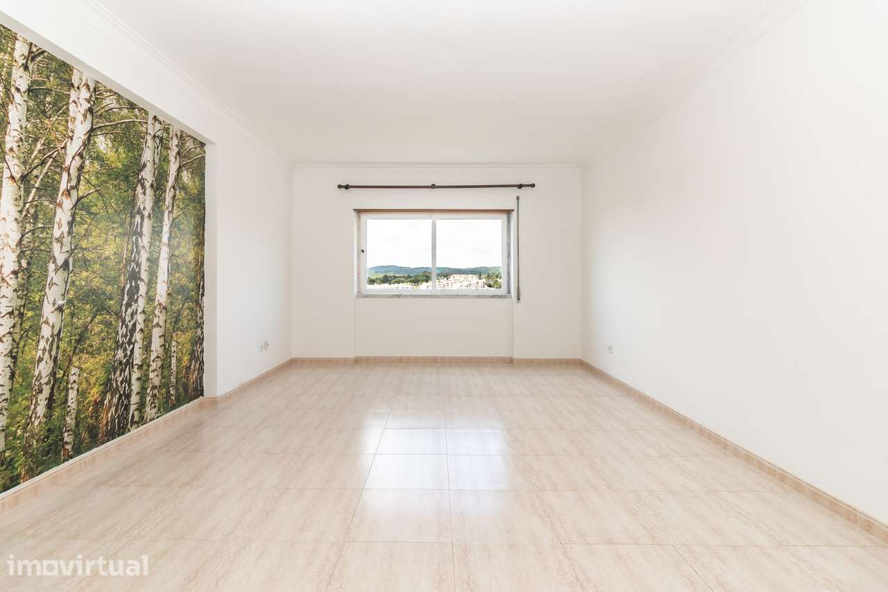 T2 em Belas | Um apartamento onde a vista muda tudo - Grande imagem: 4/40