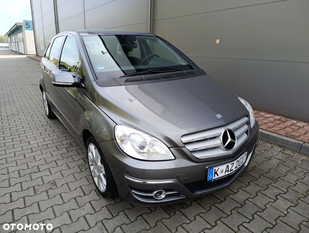 Mercedes-Benz B-Class 2010 photo 2
