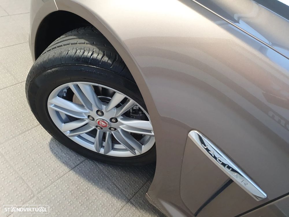 Jaguar XF Sportbrake 2.2 D Premium Luxury - 18
