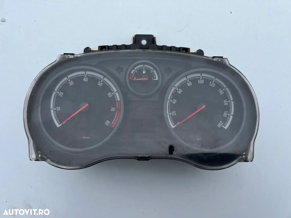Ceasuri de bord Opel Corsa D 1,2 1,4 benzina 2007