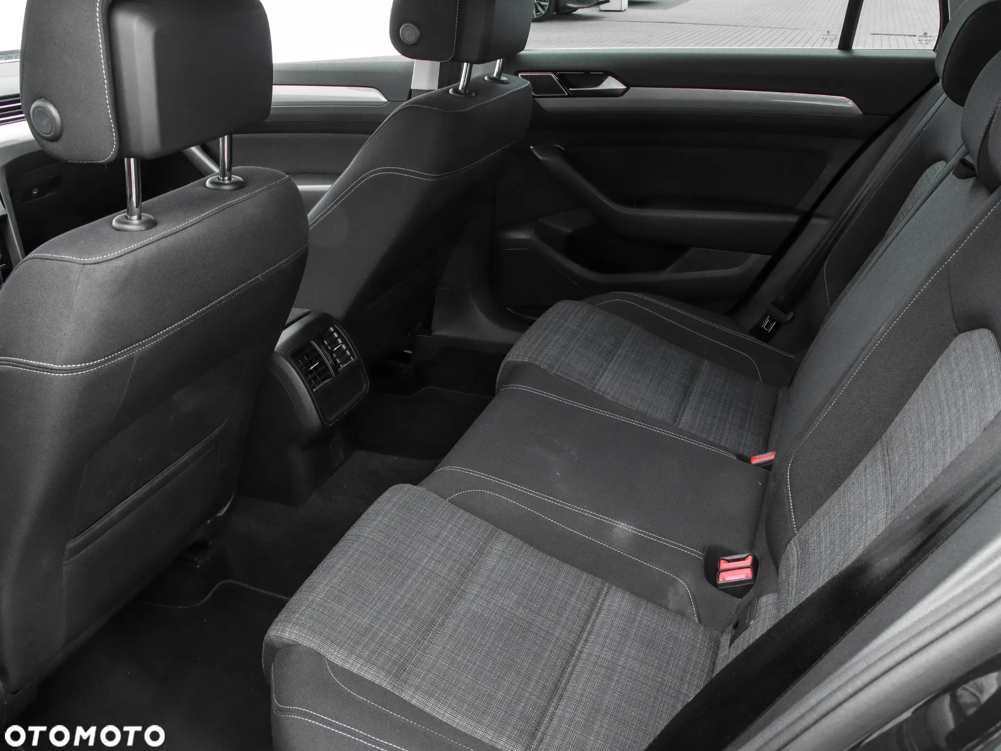 Volkswagen Passat 2.0 TSI Business DSG - 11