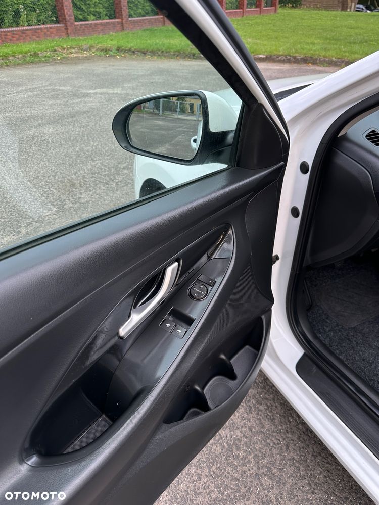 Hyundai i30 1.6 CRDI Intro - 19