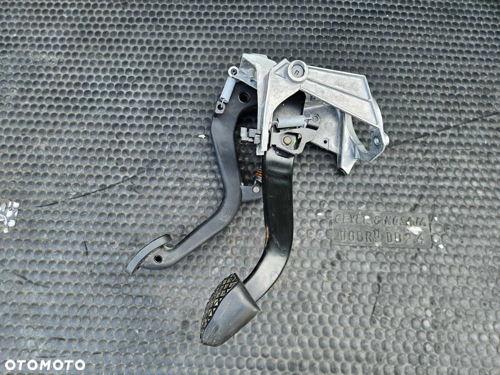 Pedały 678711/10 6761310 Pedał Czujnik Hamulca Sprzegła Stelaż Manual Europa BMW 3 E90 E91 E92 - 12