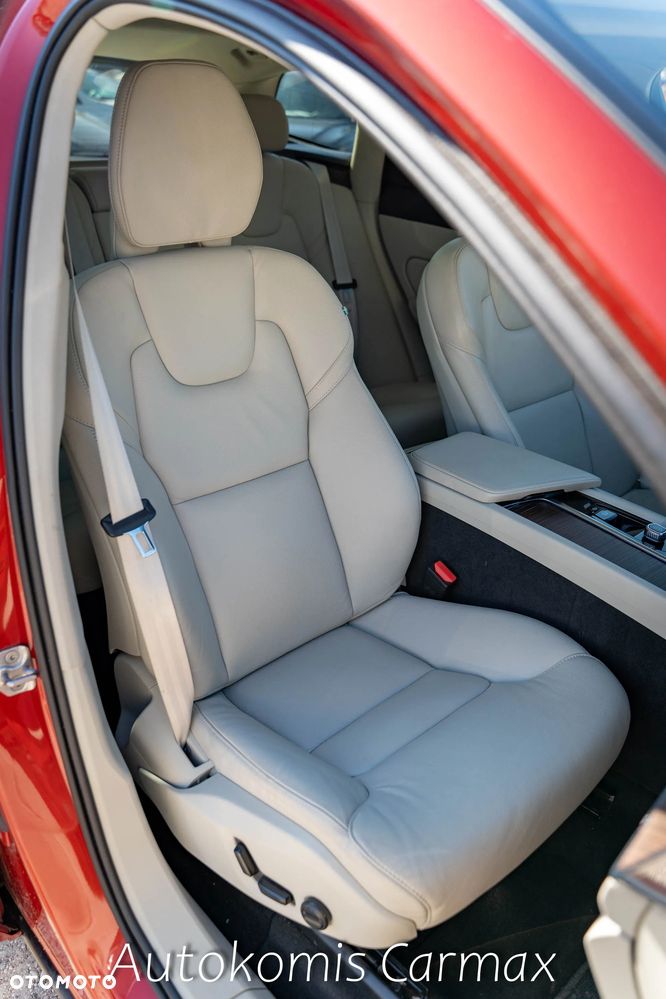 Volvo XC 60 T5 AWD Momentum - 22