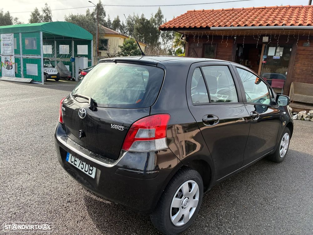 Toyota Yaris 1.0 VVT-i - 10